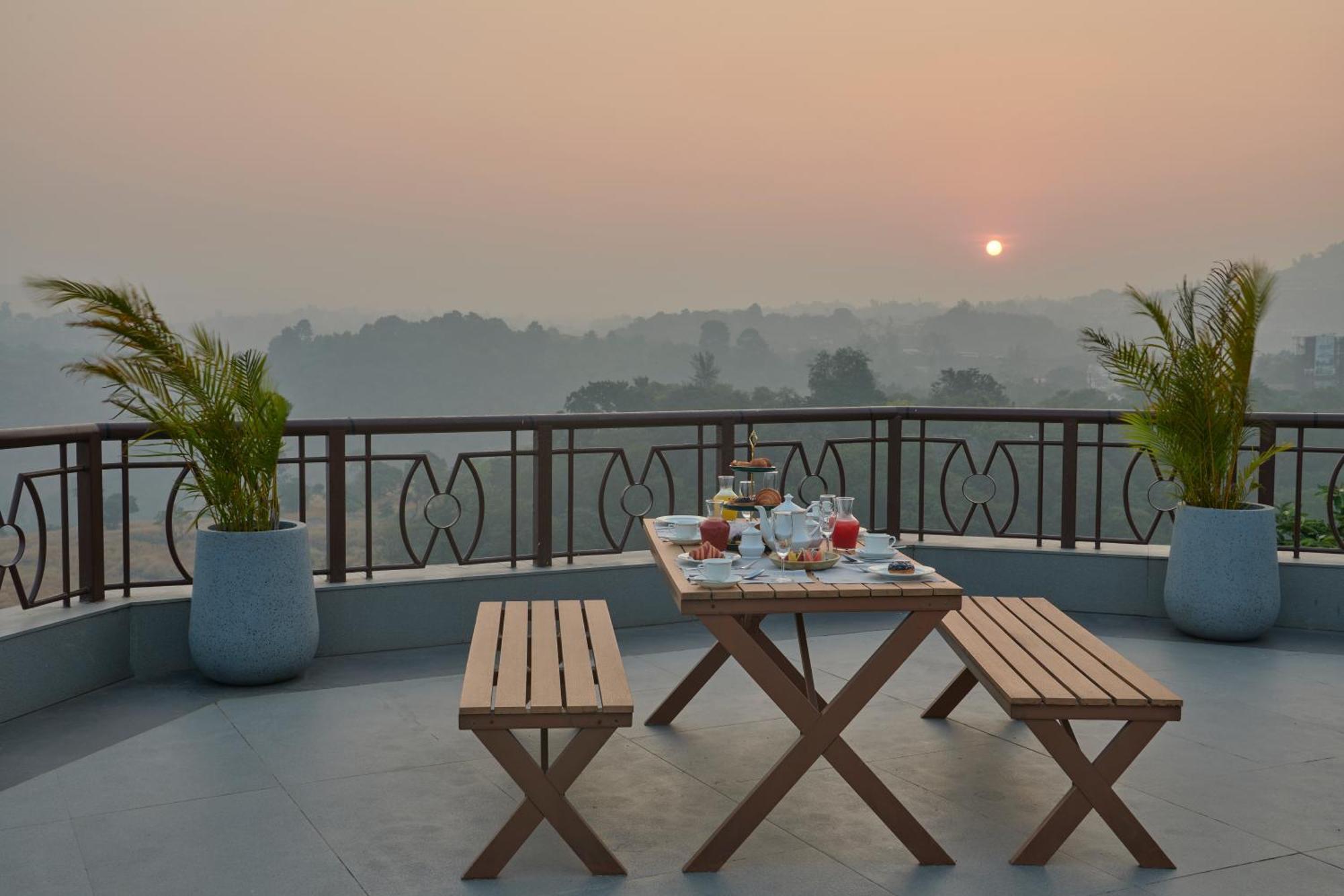 The Dukes Retreat Khandala Lonavala Exteriör bild