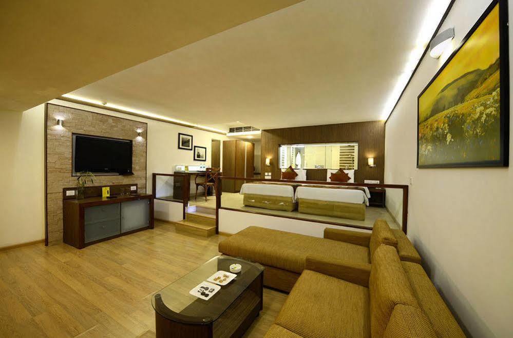 The Dukes Retreat Khandala Lonavala Exteriör bild